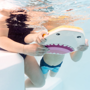 Dětská plavecká deska Kickboard Shark Grey